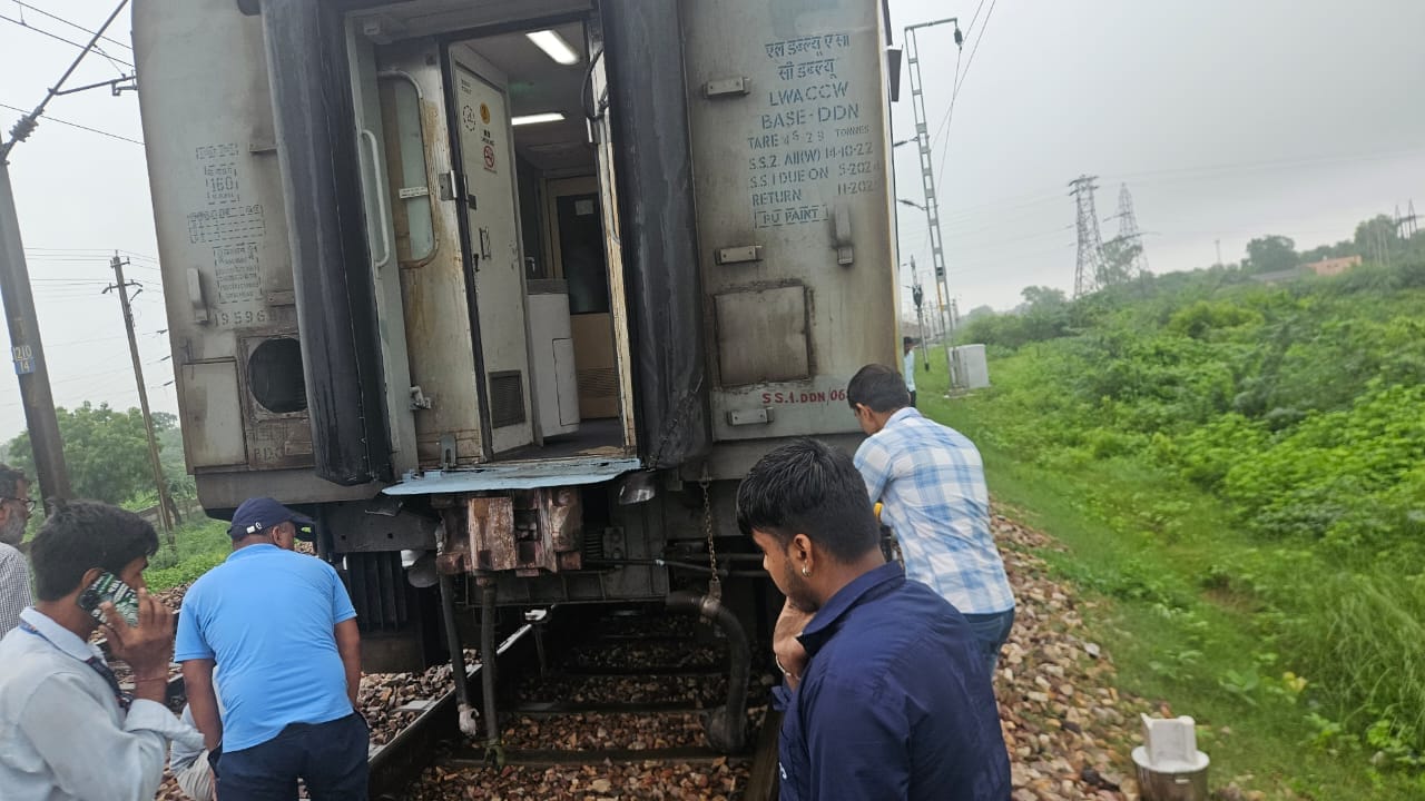 भरतपुर- दो हिस्सों में बंटी नंदादेवी एक्स्रपेस