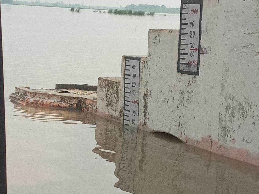 Trouble due to rising water in Saryu, flood water reached homes