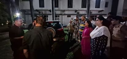 Damoh: अमेरिका जा रहे आधारशिला संस्थान के संचालक को एयरपोर्ट पर पुलिस ने रोका, मानव तस्करी का मामला है दर्ज The director of Aadharshila Sansthan who was going to America was stopped by the police at the airport