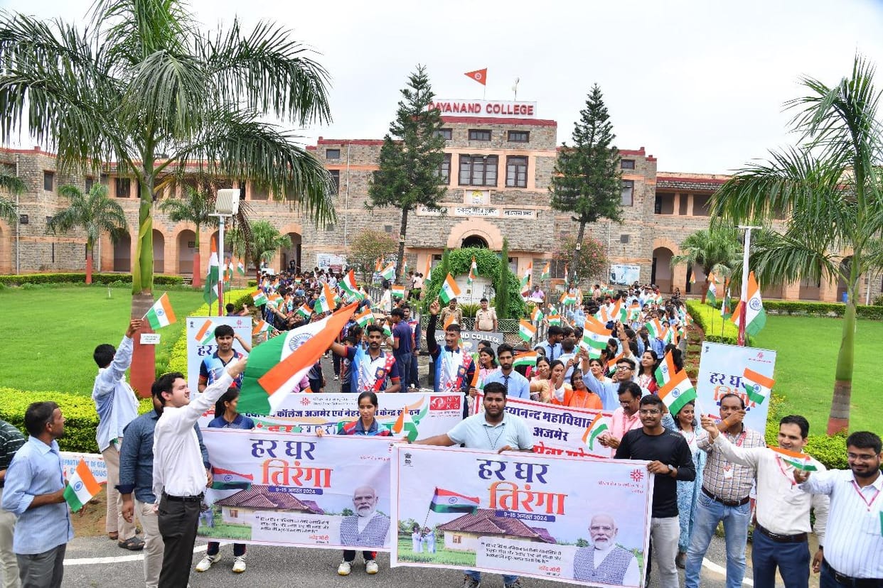 Ajmer News: Dayanand College becomes tricolor, tricolor rally and poster competition organized