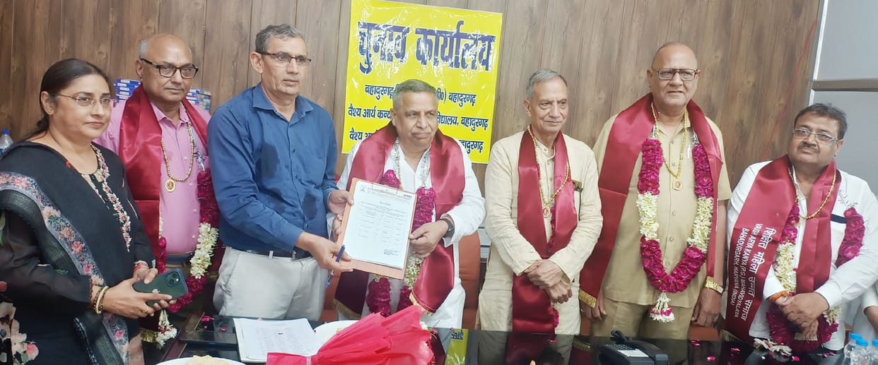 Srinivas Gupta became the head of Bahadurgarh Shiksha Sabha.