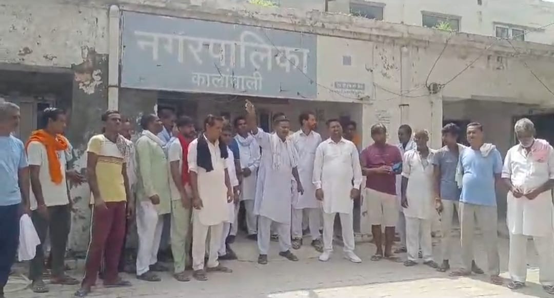 Road uprooted nine months ago for construction, work in limbo, residents of three wards worried