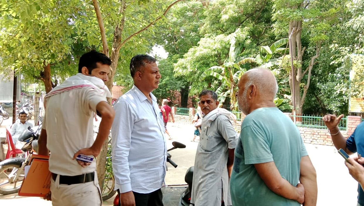 Bike collided with a tree near village Phulan, husband died, wife and daughter injured