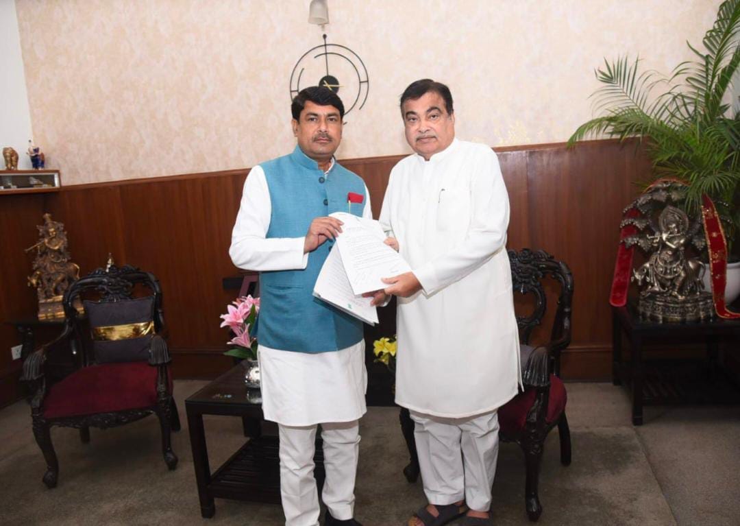 Dhaurahara MP gave letter to the Minister of Roads, Transport and Highways