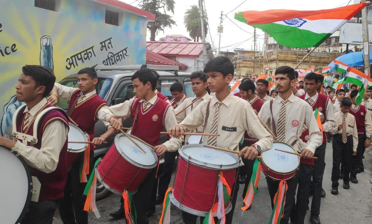Tricolor rally taken out with cheers of Bharat Mata