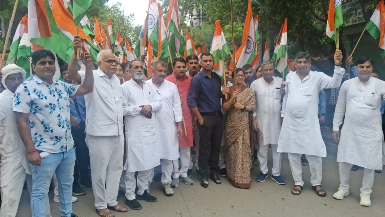 Tricolor march carried out with enthusiasm