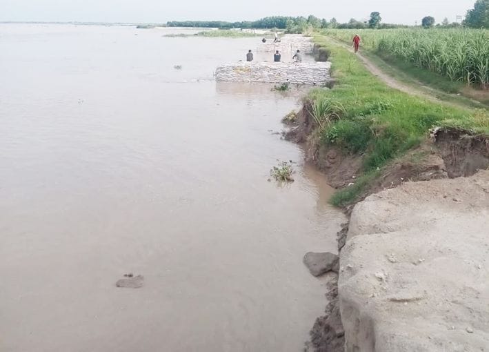 1.25 lakh cusecs of water released in Hathnikund barrage, farmers scared