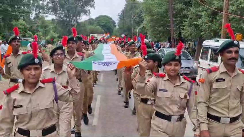 78 feet long tricolor rally held in Damoh on the occasion of Independence Day