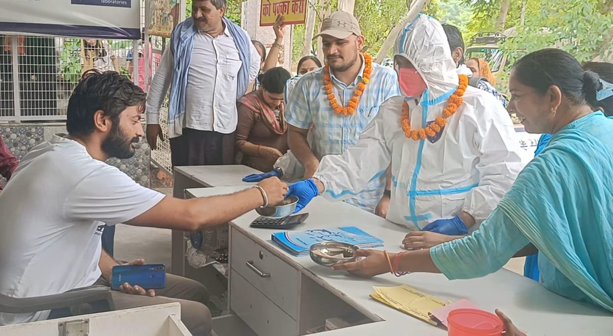 NHM employees beg from shopkeepers in protest, will deposit in government treasury