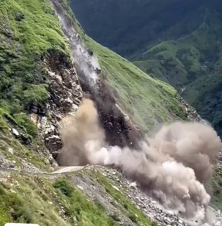 Traffic halted due to heavy landslide near Malpa on Adi Kailash road