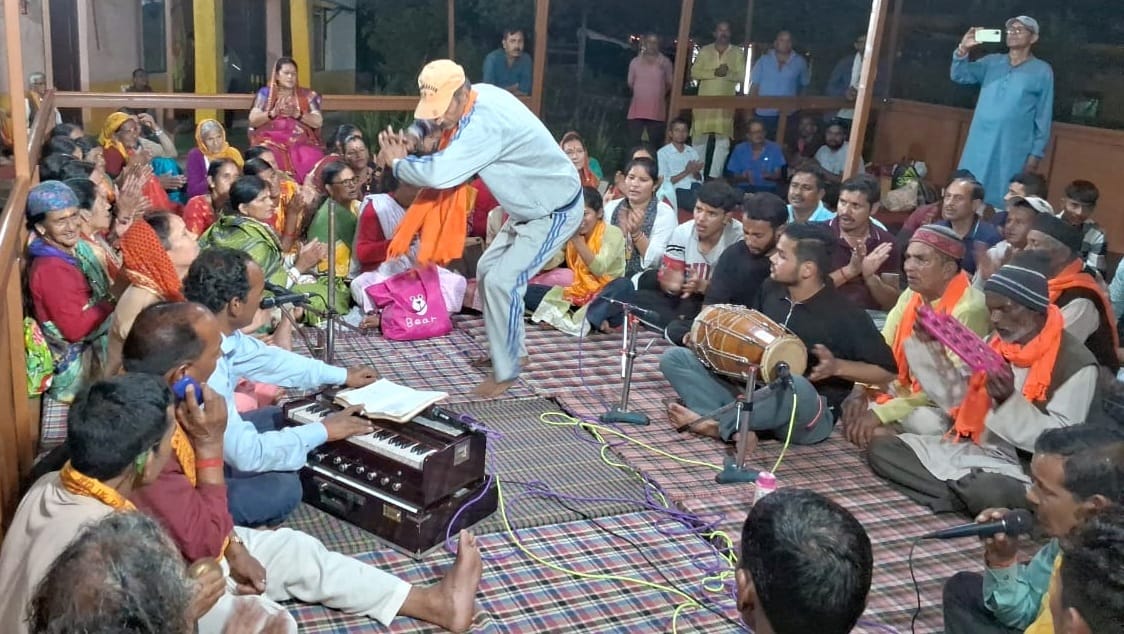 Bhajan-kirtan took place in Mallikarjuna temple