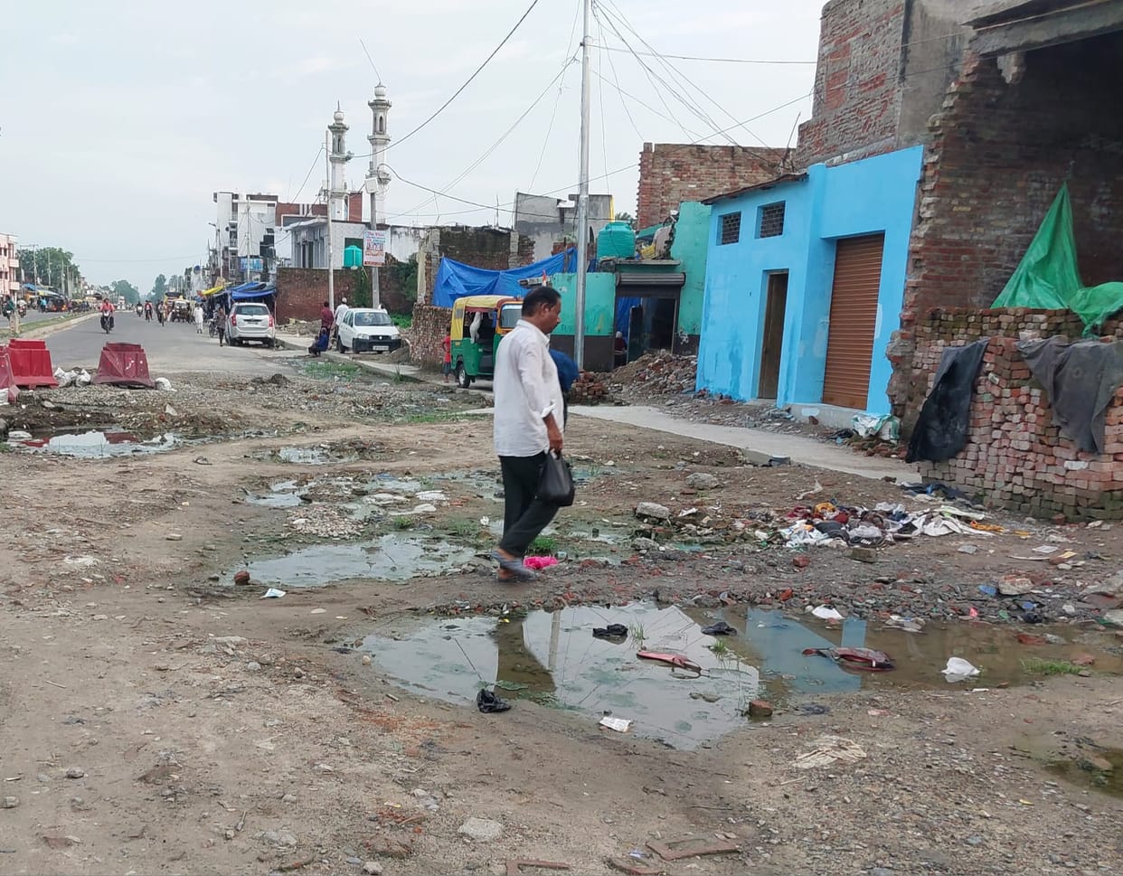 Bisalpur road is not widened even after the deadline