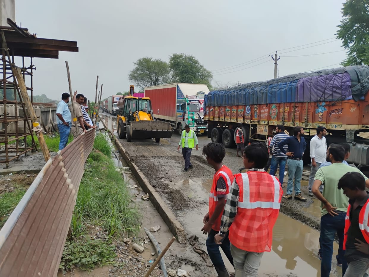 Vehicles stuck on Delhi-Jaipur highway for five hours