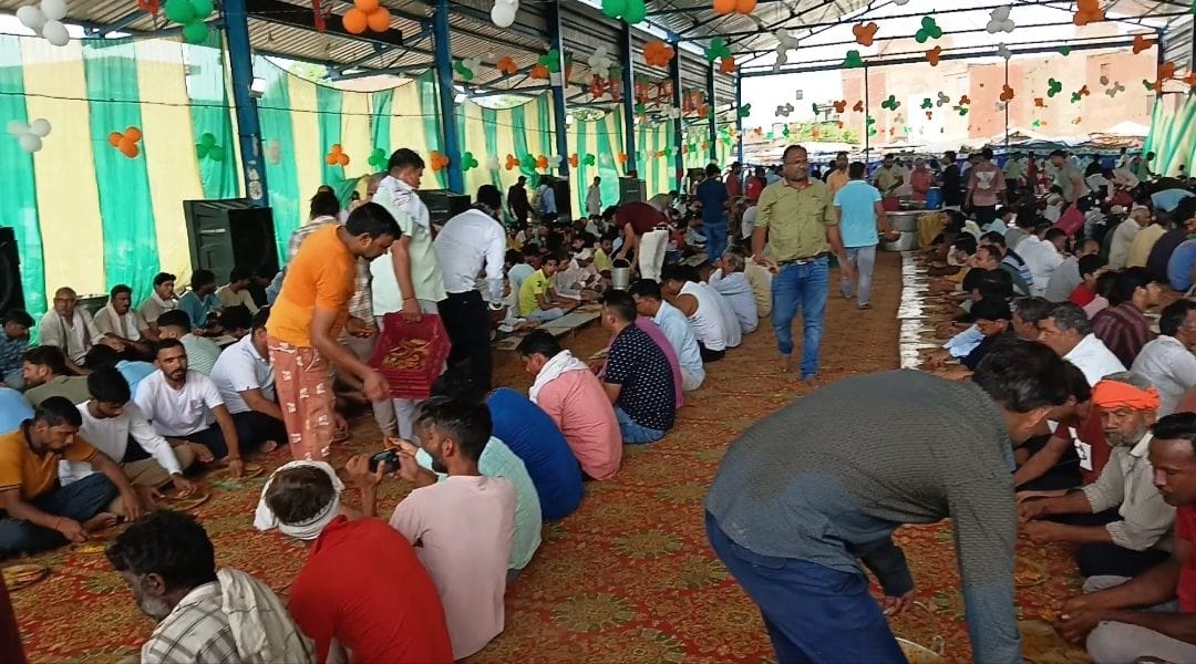 Devotees took Prasad in Bhandara