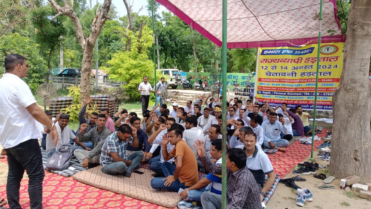 Work affected for the second day due to clerks' strike, people kept wandering