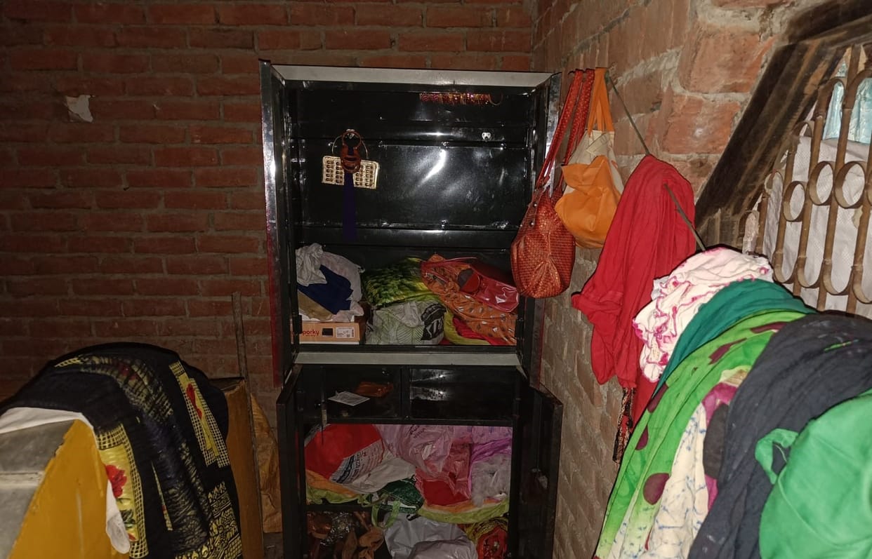 Theft by masking two houses in village Katiyarjab