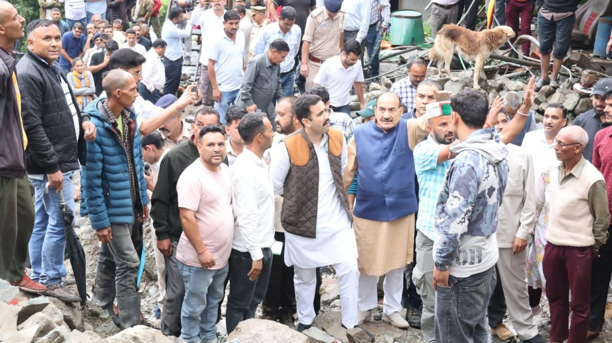 Minister Vikramaditya reached Rajban and met the disaster victims