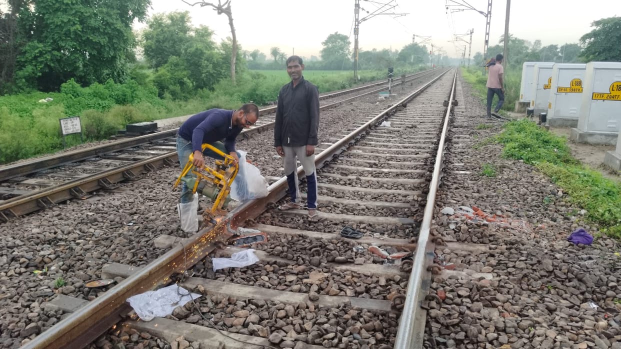 Took a block of two and a quarter hours on the first day, Bareilly-Banaras Express remained cancelled