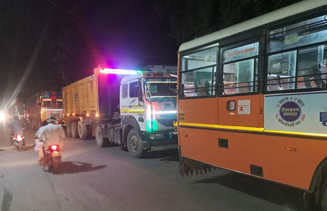 Roadways mechanic died after being crushed by a truck, family members blocked the road