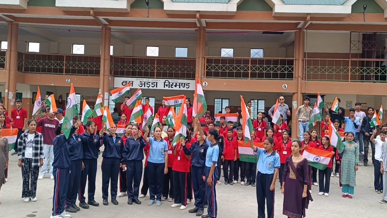 Students of Nirmand College and School took out Tiranga Yatra, Rampur Bushahr
