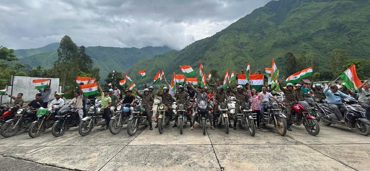 Army took out tricolor march in Dharchula