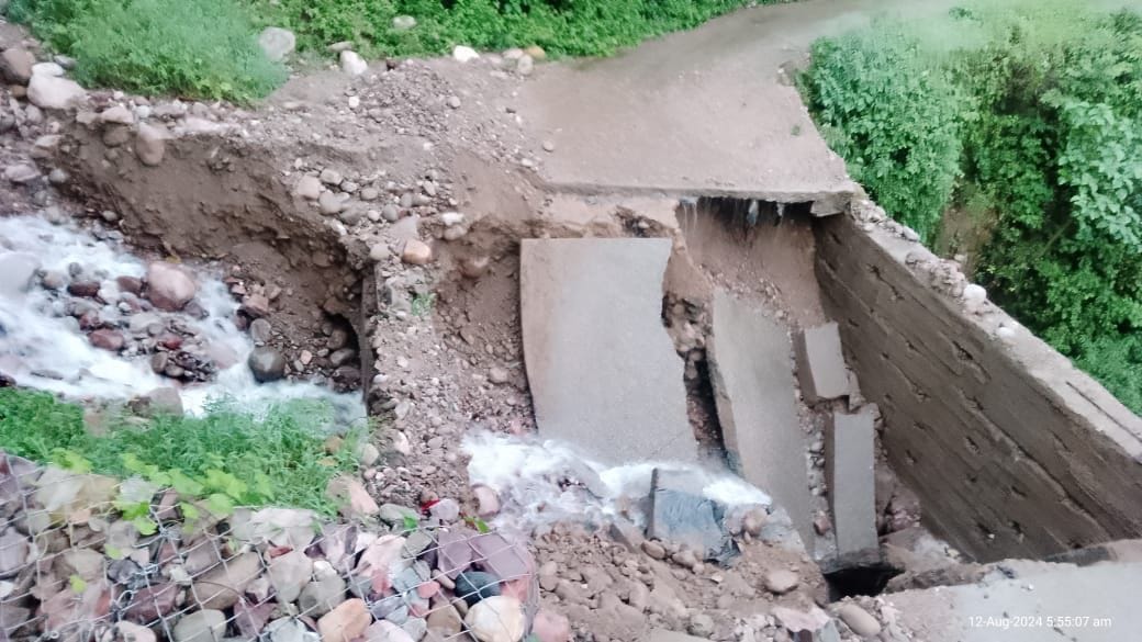 Culvert on Madhi-Samoud road washed away, contact with four panchayats lost