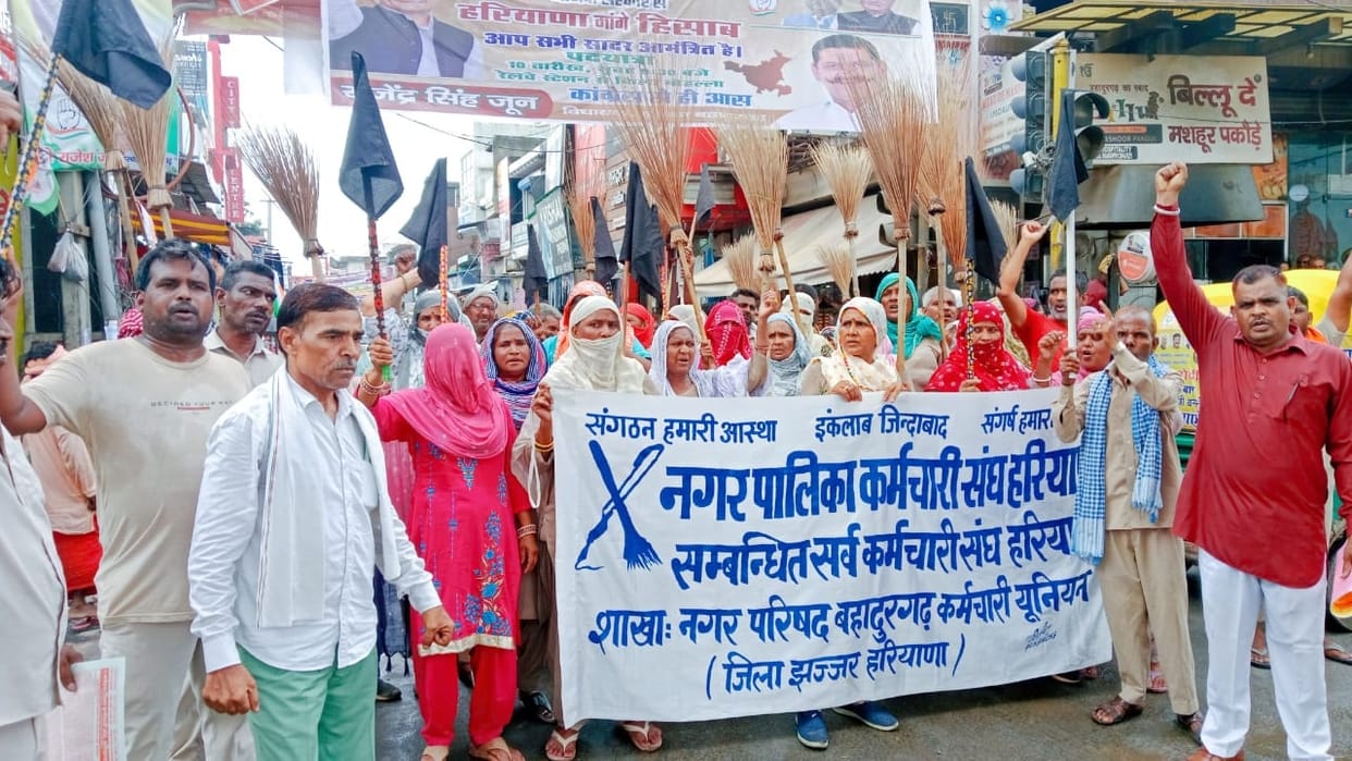 Demonstration by municipal sanitation workers