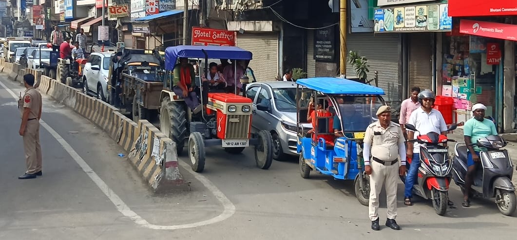 The city came to a standstill for 52 seconds in honour of the nation