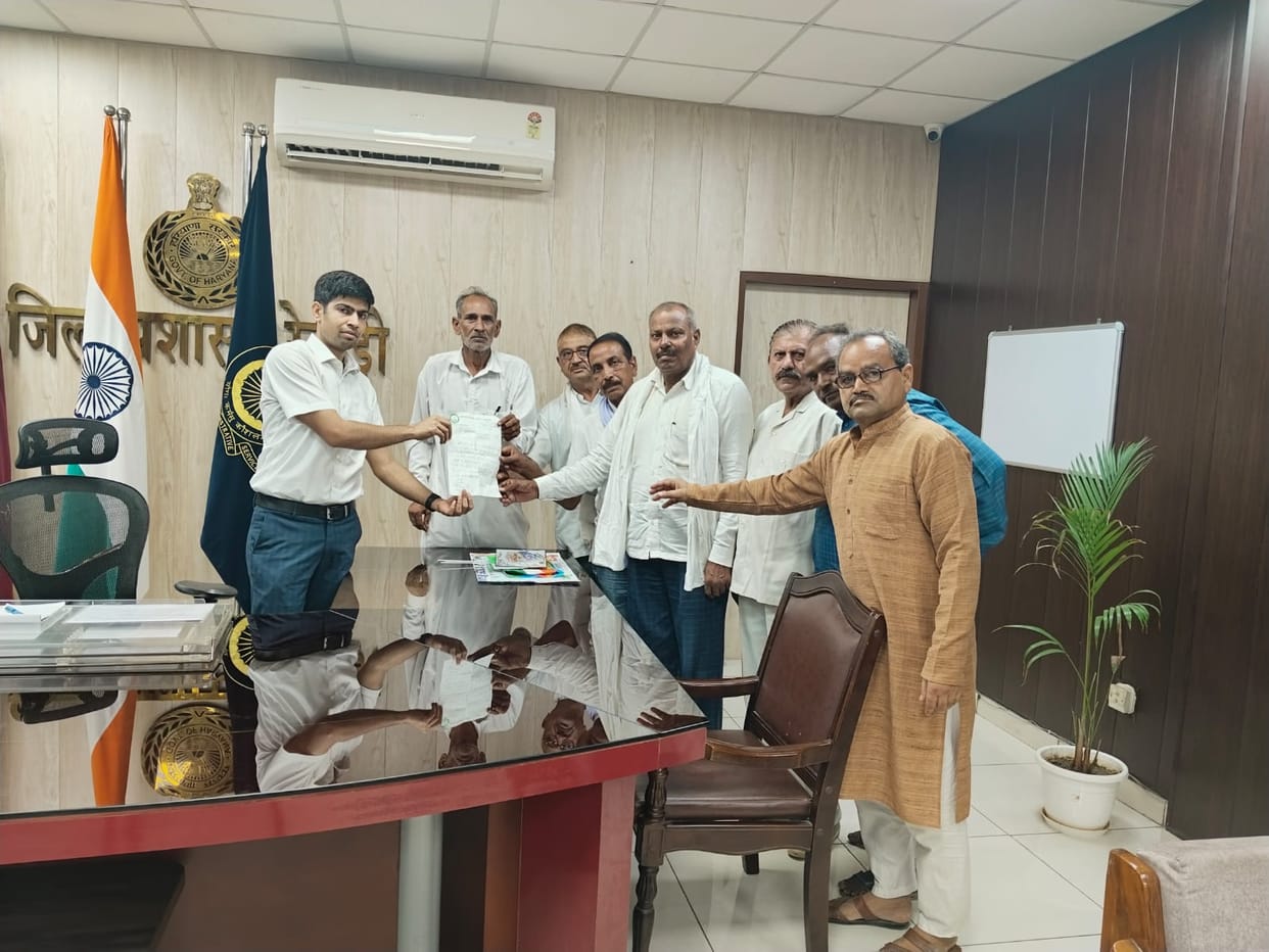 Bharatiya Kisan Union Chadhuni met the Deputy Commissioner