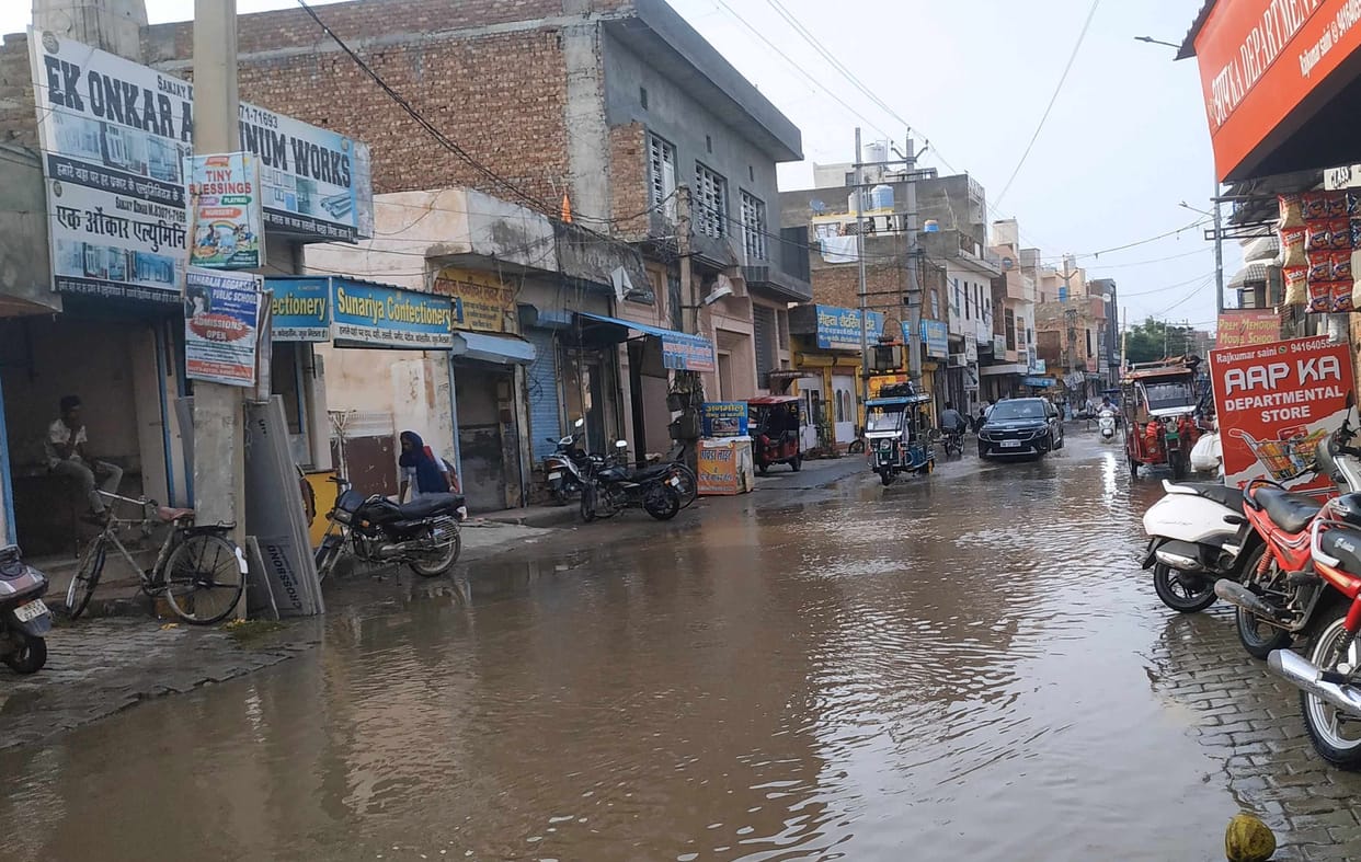 Badra received 10 mm rain in half an hour, people continued to struggle with waterlogging even after four hours