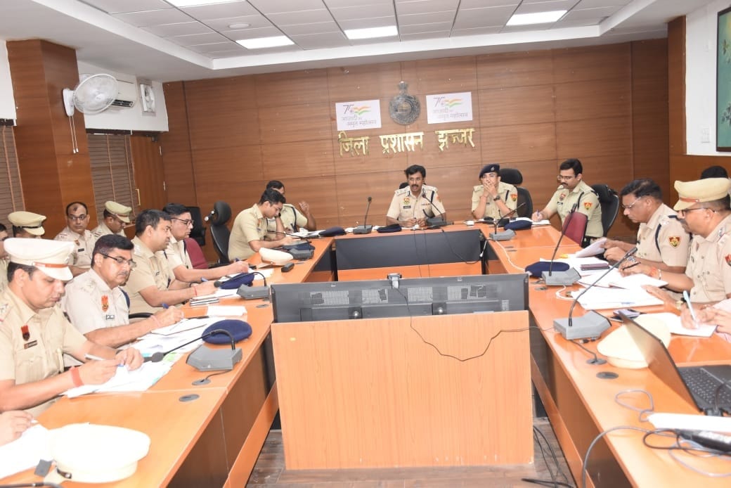 Police station chief should work on pending and unresolved cases