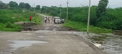 Ajmer Weather: ब्यावर में लगातार हो रही बारिश, गांव की संपर्क सड़क टूटी, आवागमन हुआ बाधित Ajmer Weather Continuous rain in Beawar village connecting road broken traffic disrupted