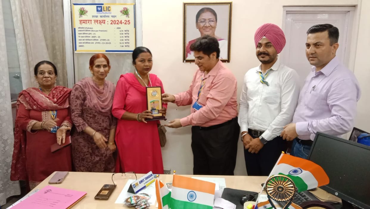 lic honoured 15 agent in nahan