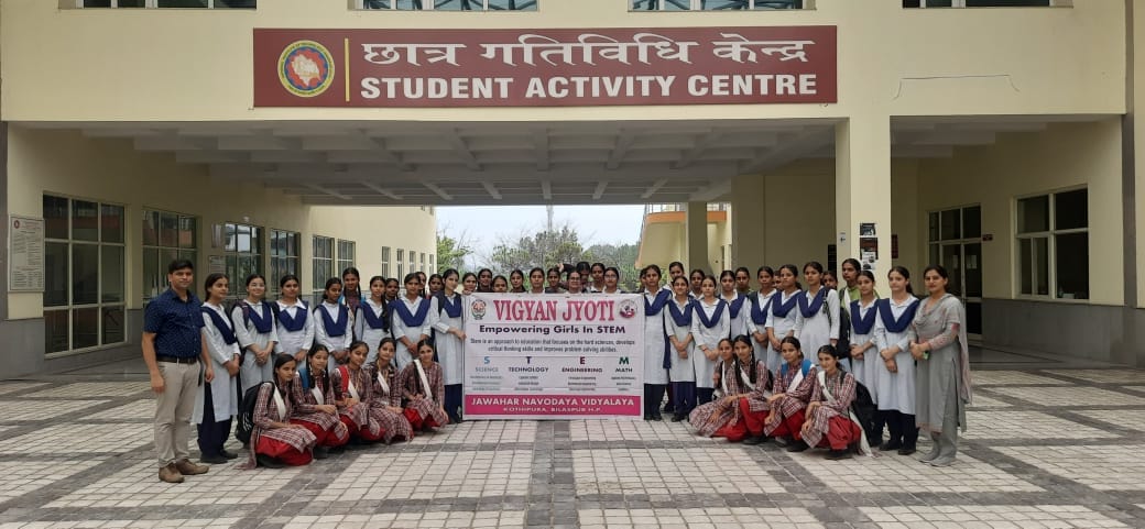 46 meritorious girl students of the district visited NIT Hamirpur