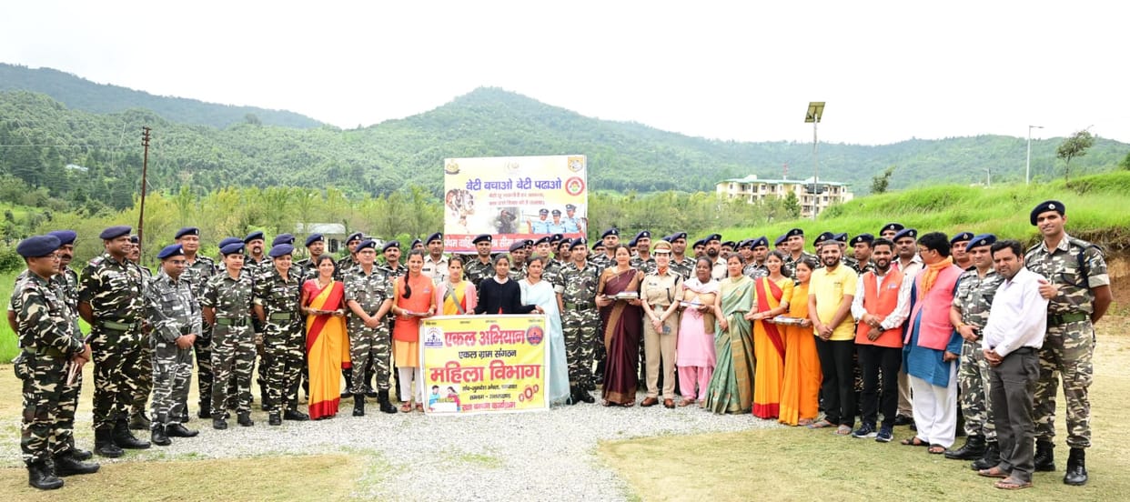 Sisters of Ekal Abhiyan Zone tied Rakhi to the soldiers