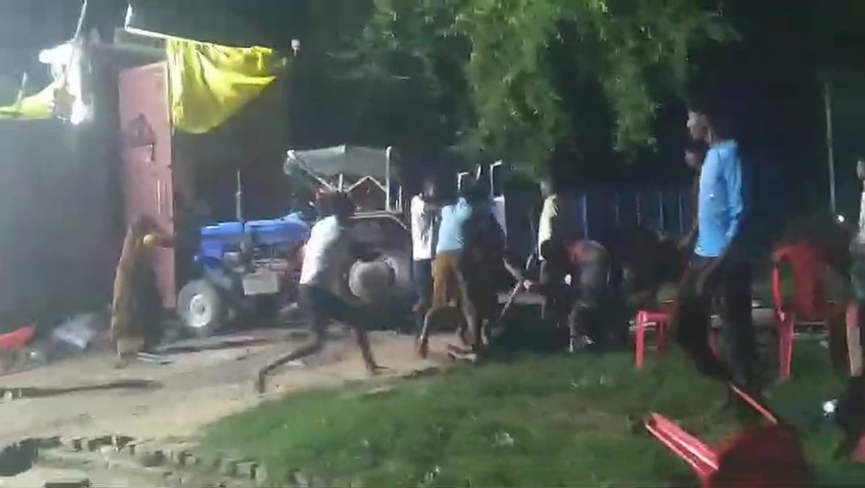 Fighting in Bhandara, attempt to crush with tractor, stampede