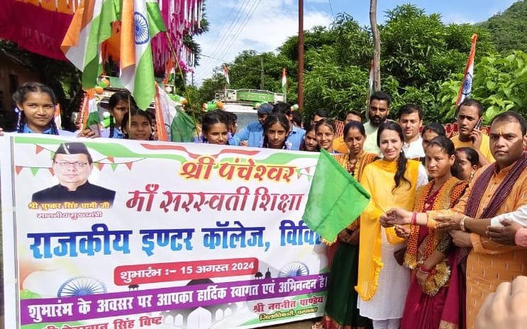 Children of villages bordering Nepal received the gift of vehicle on Independence Day.