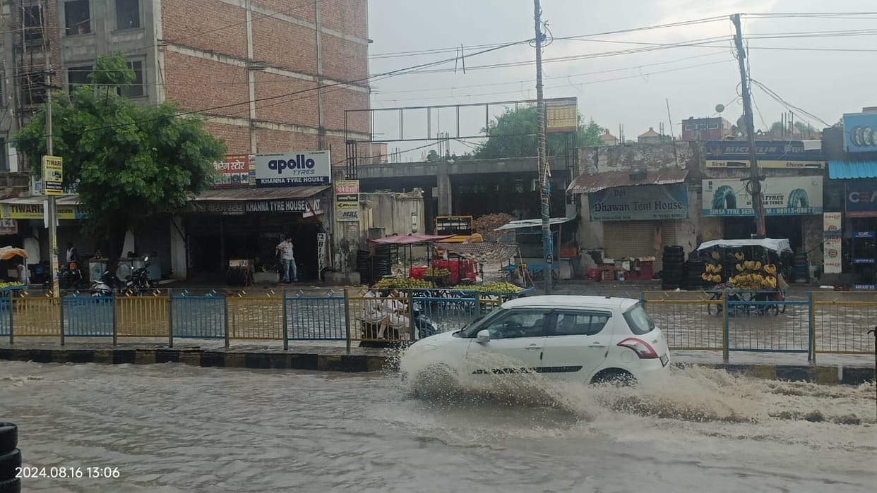 Waterlogging in the main markets of the city due to non-change of rain water disposal line.