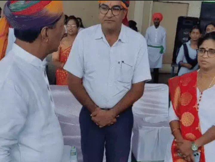 Jhunjhunu Show cause notice to EO on MLA Bhagwanaram Saini absence from Independence Day program