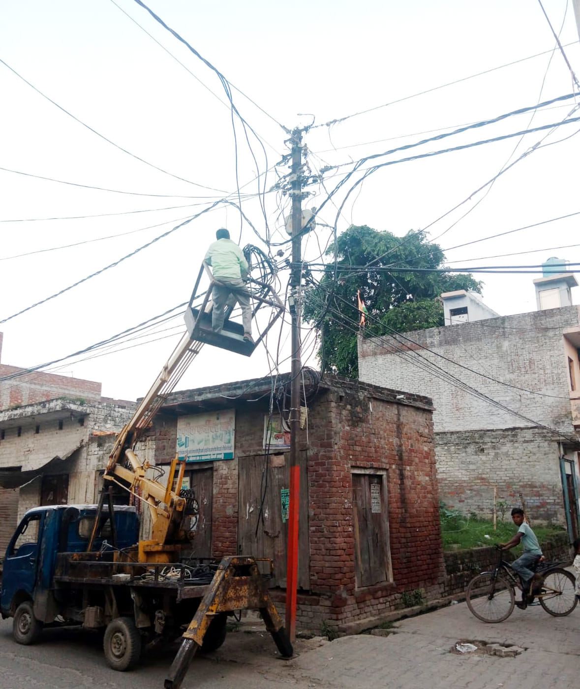 Electricity supply remained suspended for seven hours due to cable breakage in Sahabganj