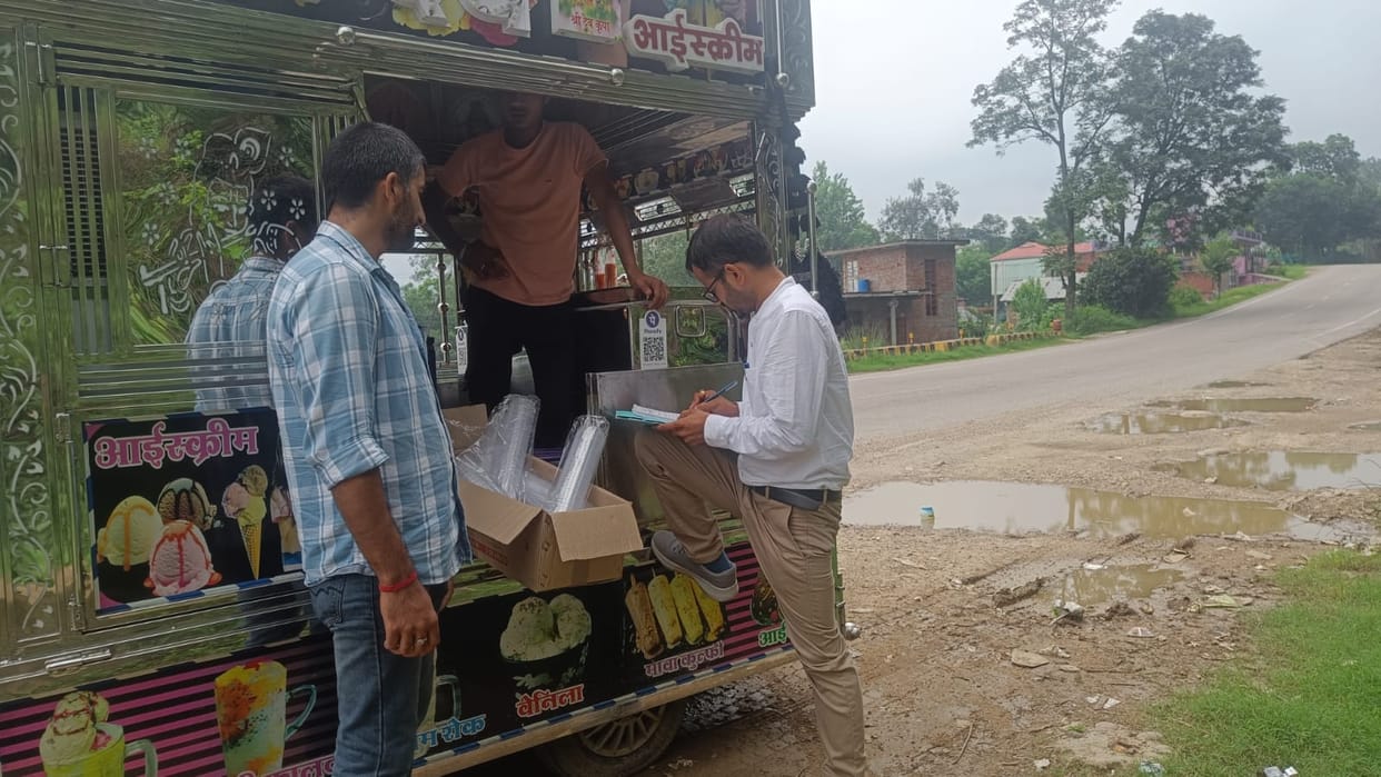 Challan of three thousand rupees for selling ice cream in plastic glass