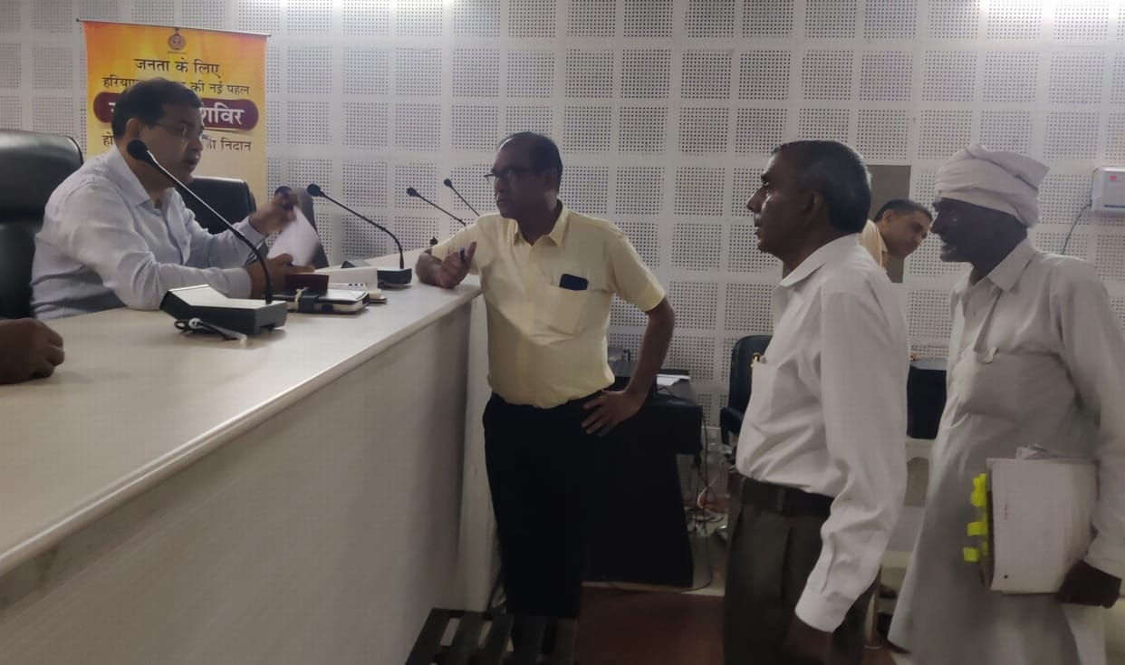 Listened to the problems of the complainants