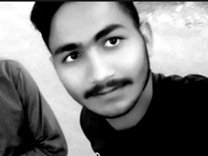 Rajasthan: झुंझुनू में आर्मी जवान पर युवती ने फेंका एसिड, साइकिलिंग करते समय किया हमला, हाथ-पैर-चेहरा झुलसा Rajasthan: A girl threw acid on an army soldier in Jhunjhunu