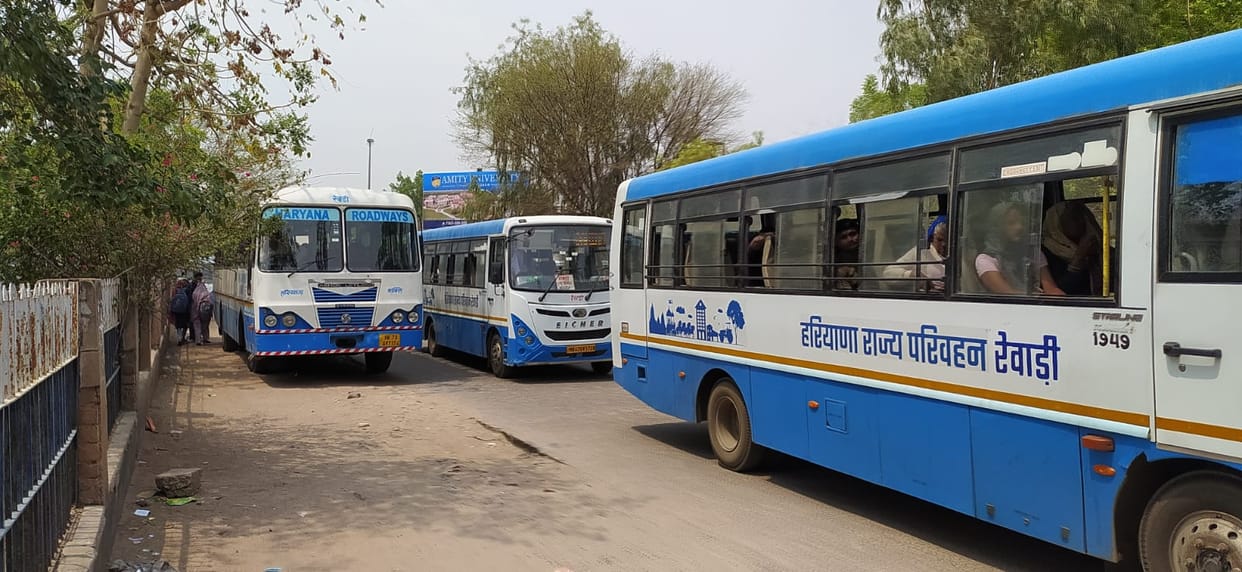 Bus pass is necessary for students, fee receipt will not suffice