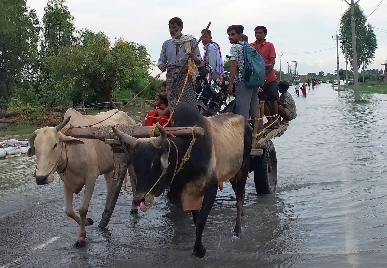 Many villages surrounded by Ganga flood, water reached homes
