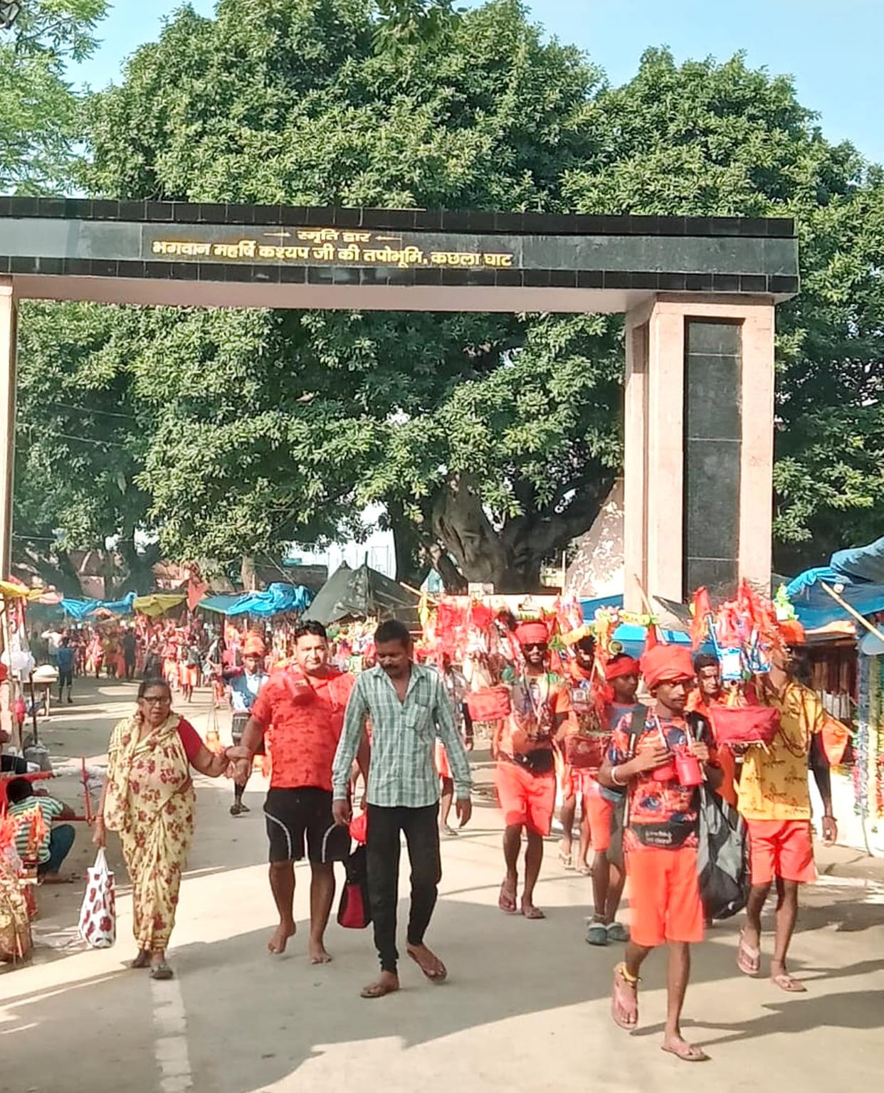 Today on Shiv Teras, Kanwariyas will perform Jalabhishek, crowd gathered at the ghat
