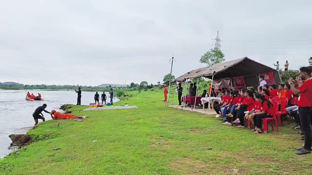 Damoh A team of 300 disaster friends has been formed with 100 soldiers to deal with the flood disaster
