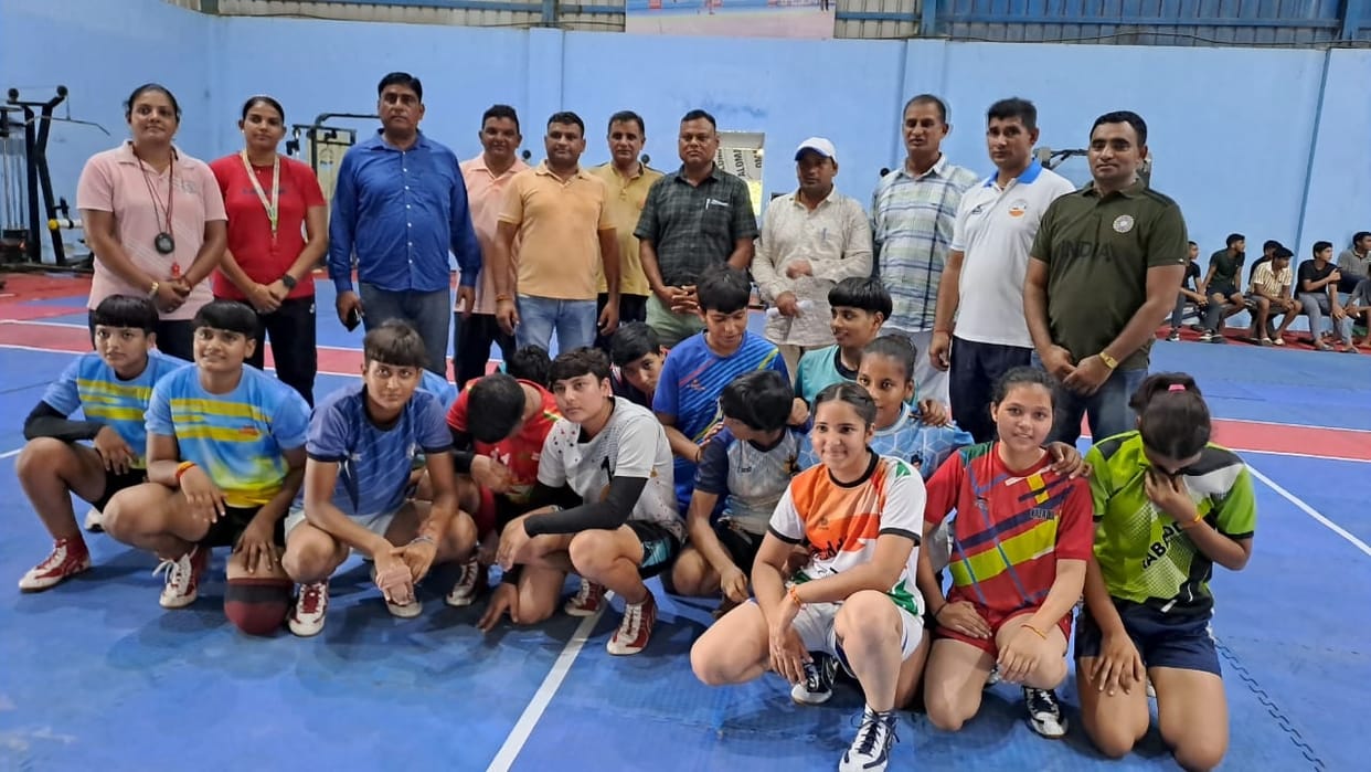 Players put emphasis on victory in district level competition