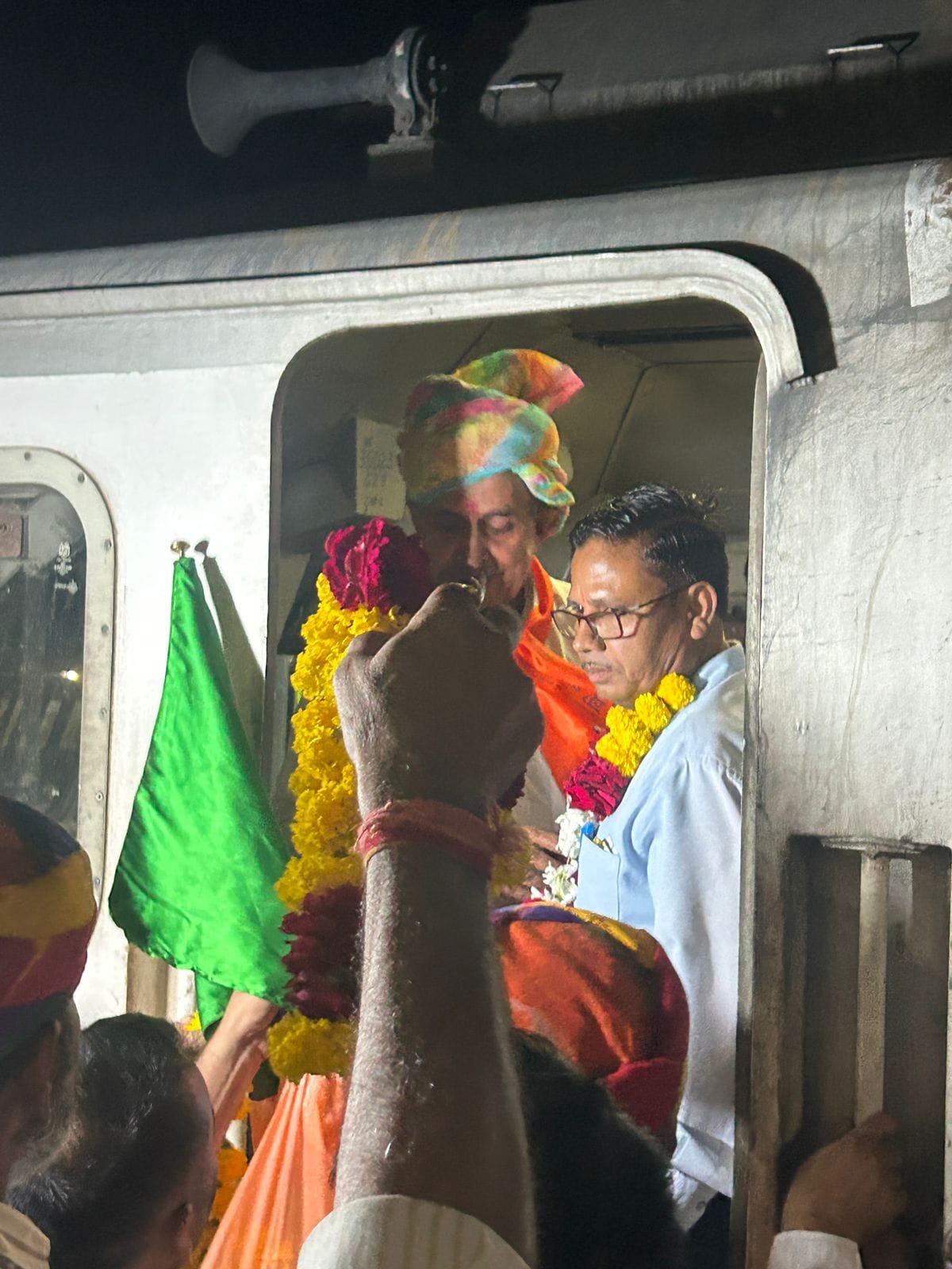 Sirohi: Stoppage of Bhuj-Delhi Sarai bi-weekly express starts at Pindwara station