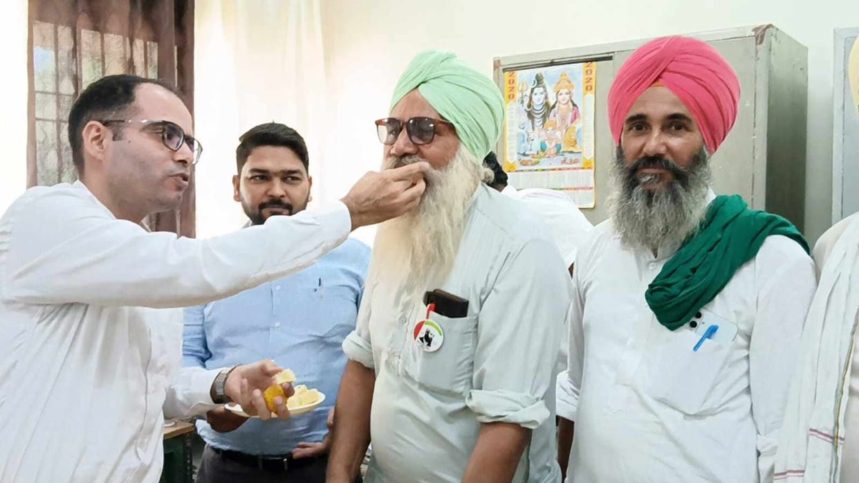 Farmers' strike ends after 192 days on SDM's assurance